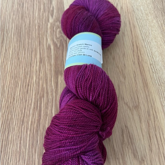 Three Irish Girls Merino Wool Yarn - 2 Skeins - Picture 3 of 4